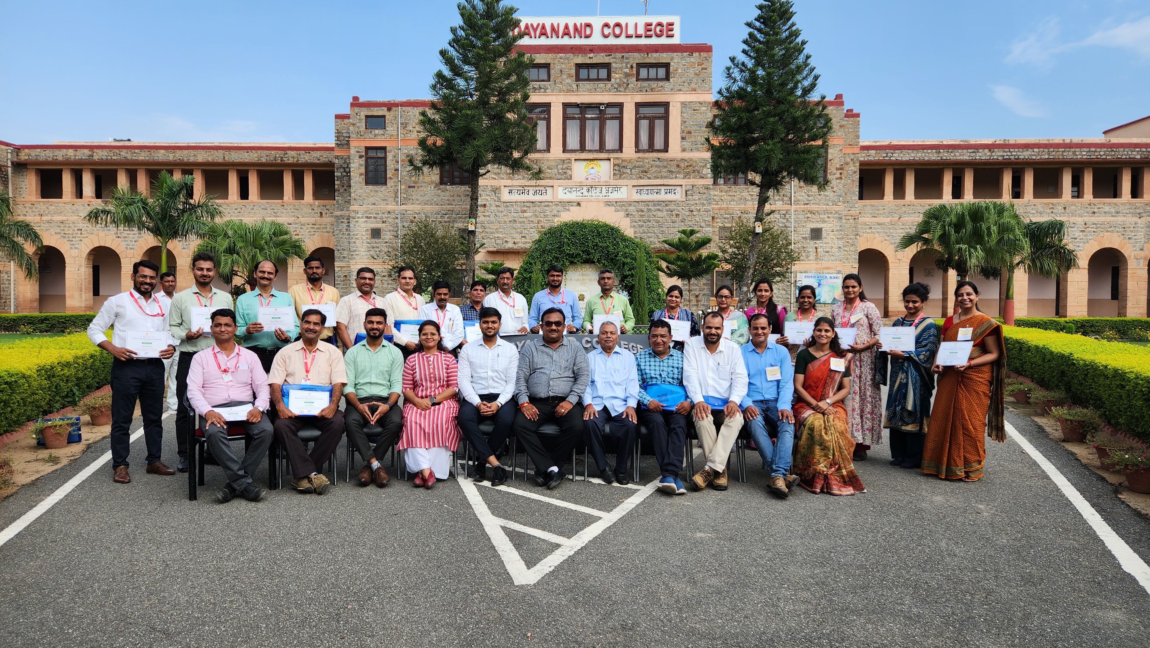 दयानंद कॉलेज में तीन दिवसीय मानव कौशल विकास प्रशिक्षण शिविर के समापन। 